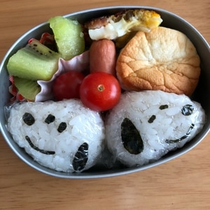 キャラ弁＊スヌーピーおにぎりのお弁当♪